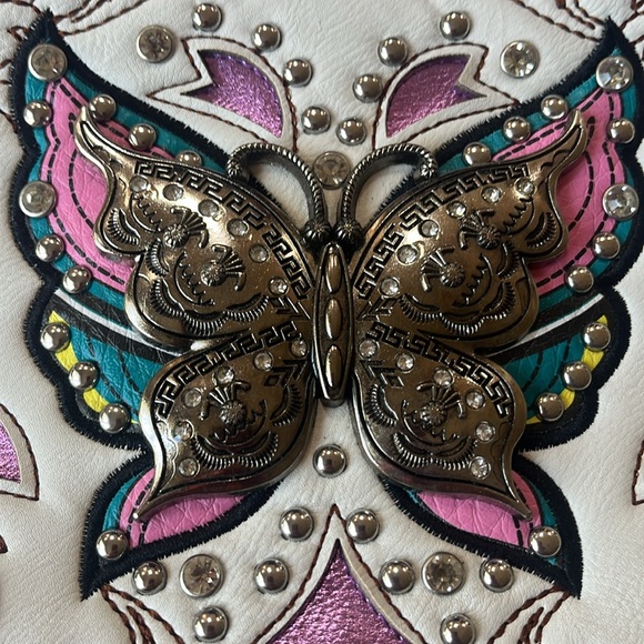 NWOT purple crossbody with butterfly accent. - Picture 3 of 10